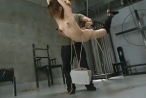 Mučení japonské dívky