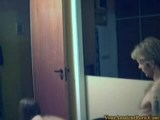 Dívka kouří čuráka před webkamerou