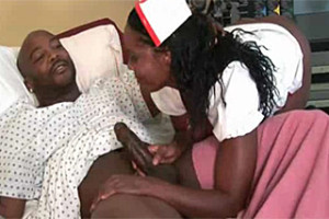 Černošská sestřička Stacy Adams mrdá s pacientem